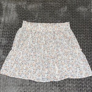 GOMORN tiered ruffle mini skirtt with wide elastics waistband.  Size Large 8/10.